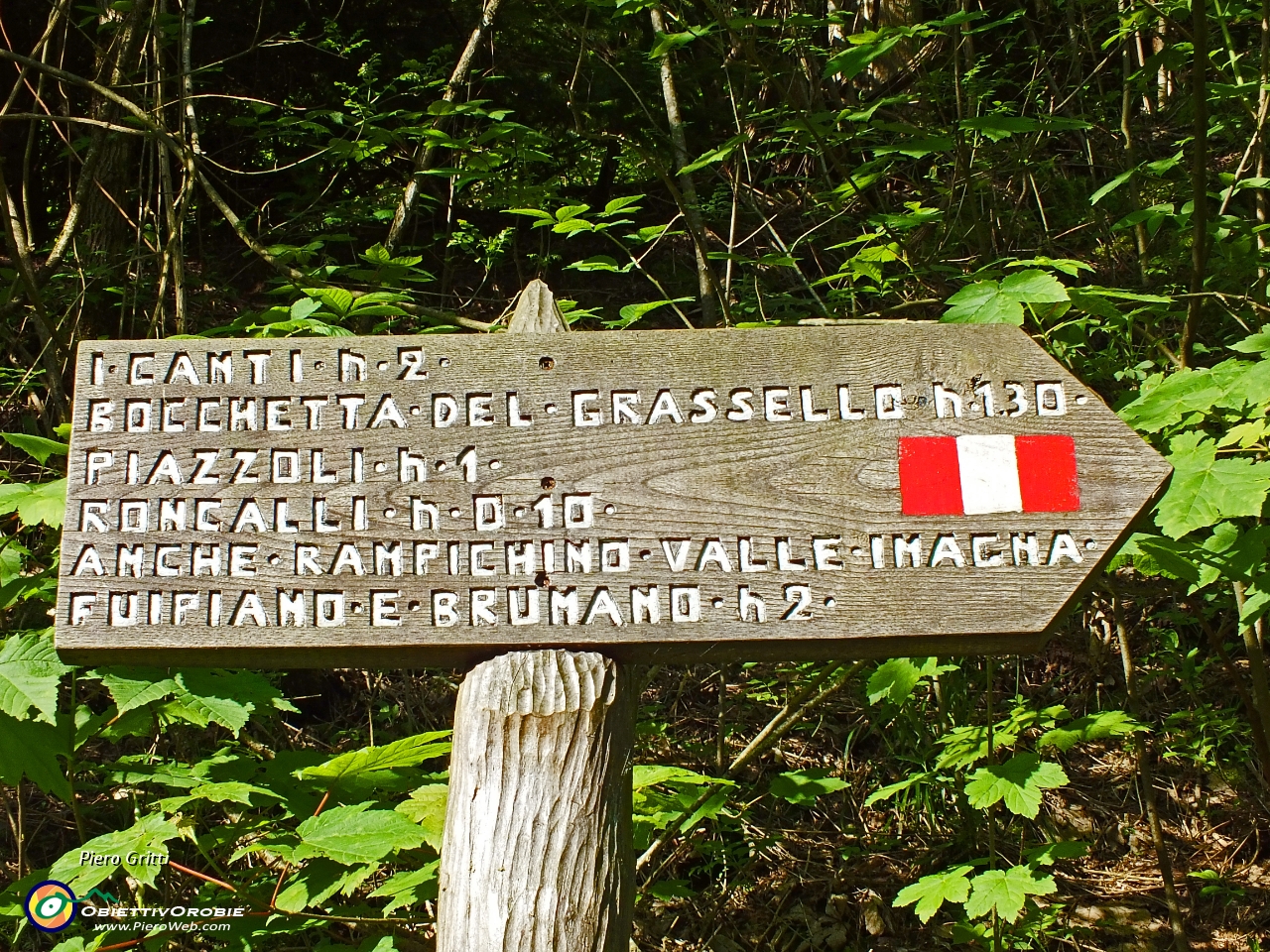 06 Si parte da qui , poco dopo il ponte della Lavina in Val Taleggio.JPG